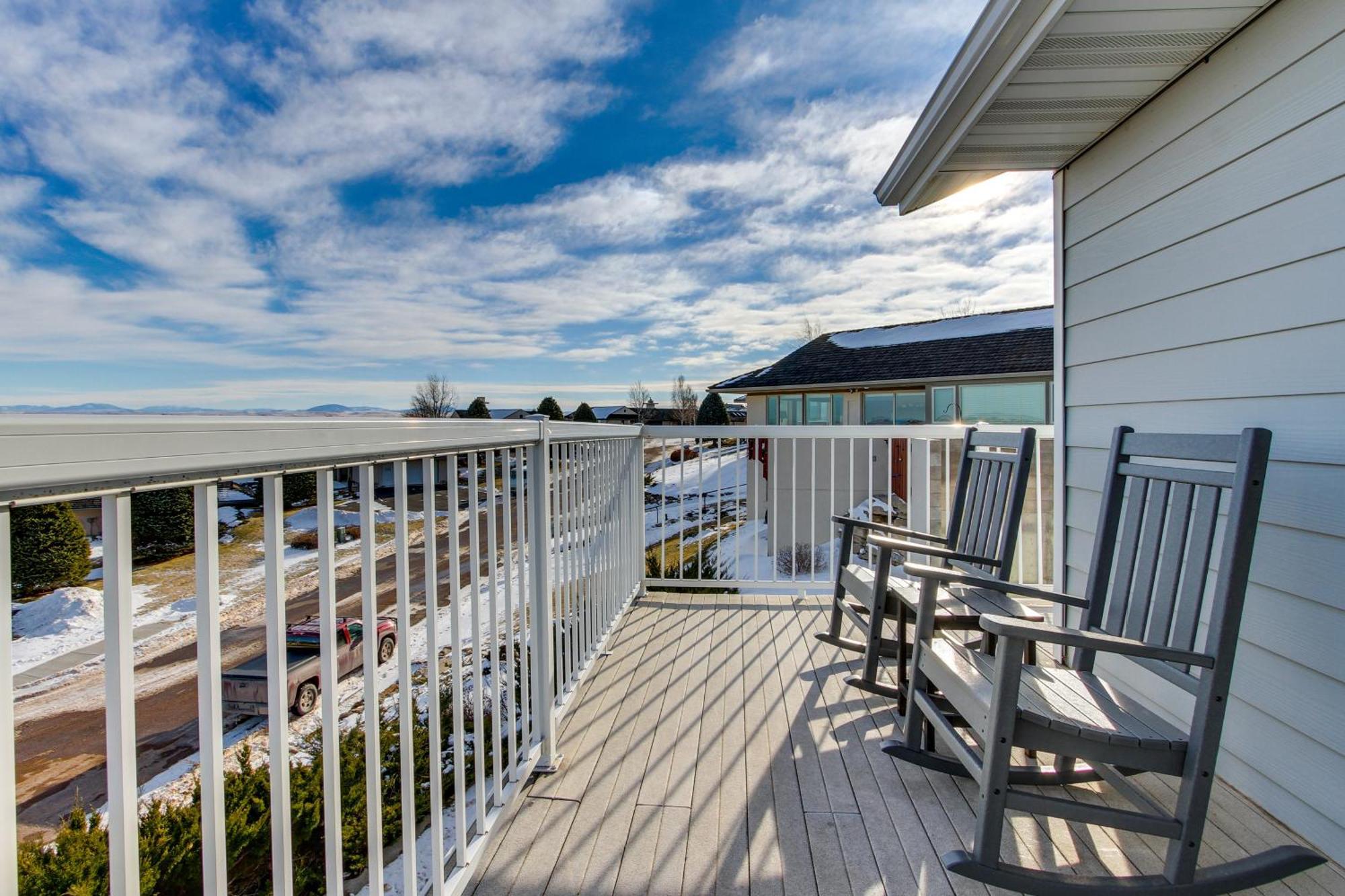 Inviting Great Falls Home With Wraparound Deck! Buitenkant foto