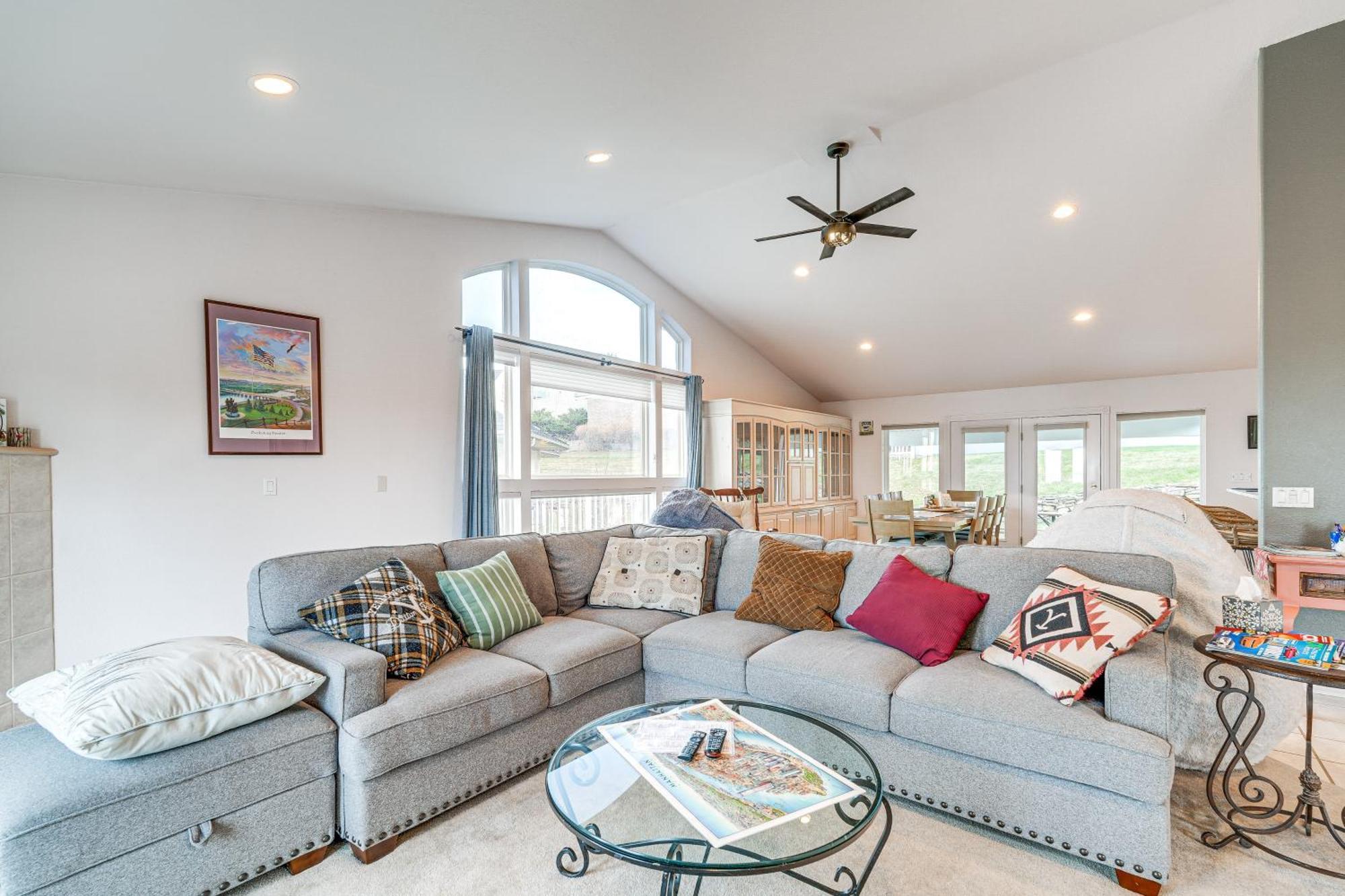 Inviting Great Falls Home With Wraparound Deck! Buitenkant foto